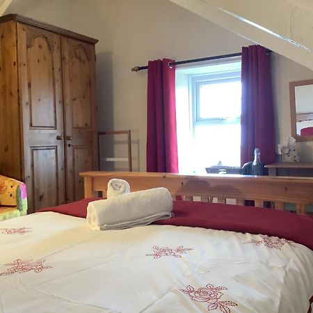 Haelarcher Farmhouse And Helicopter B&B Lizard Exterior foto