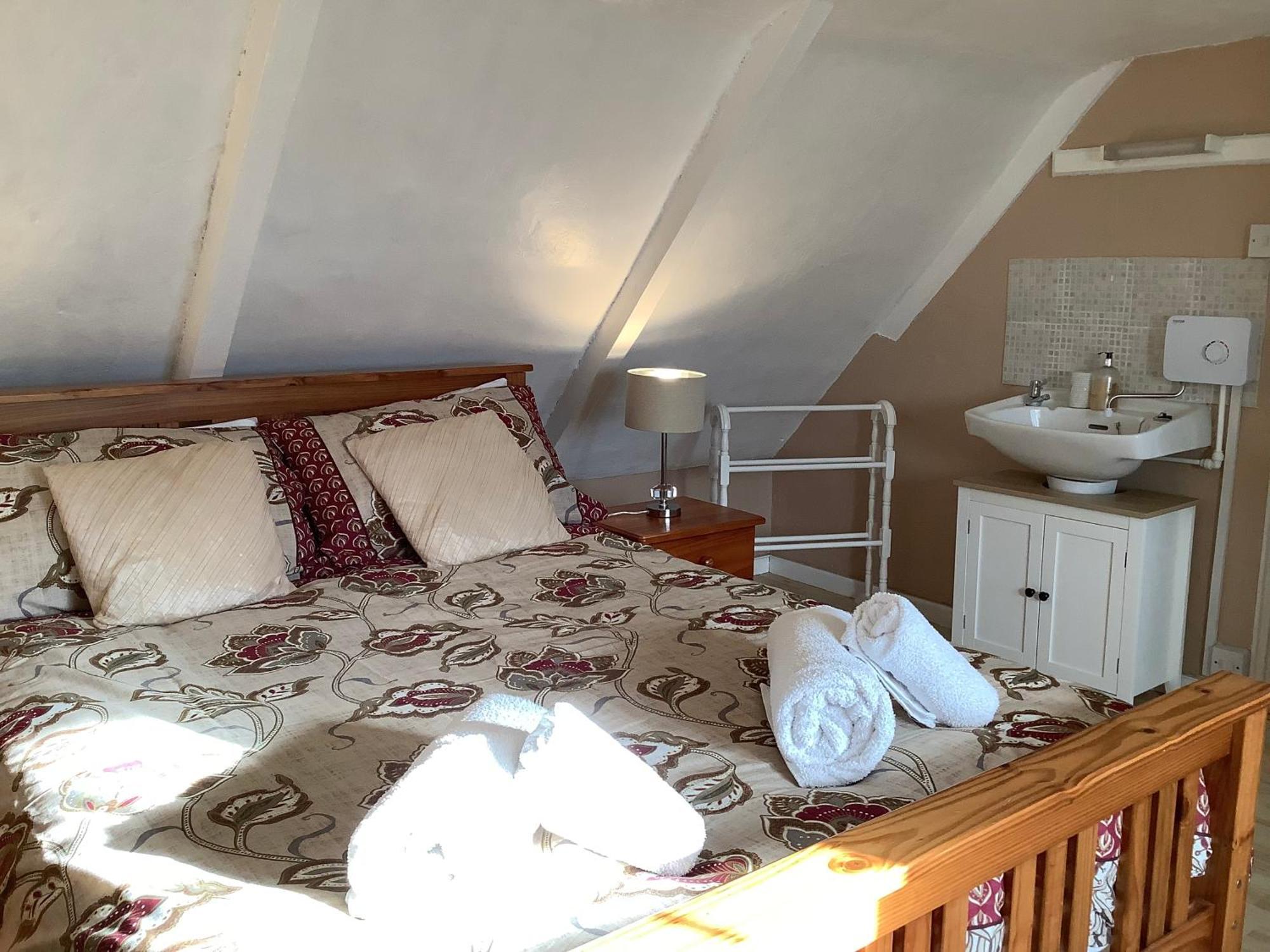 Haelarcher Farmhouse And Helicopter B&B Lizard Exterior foto